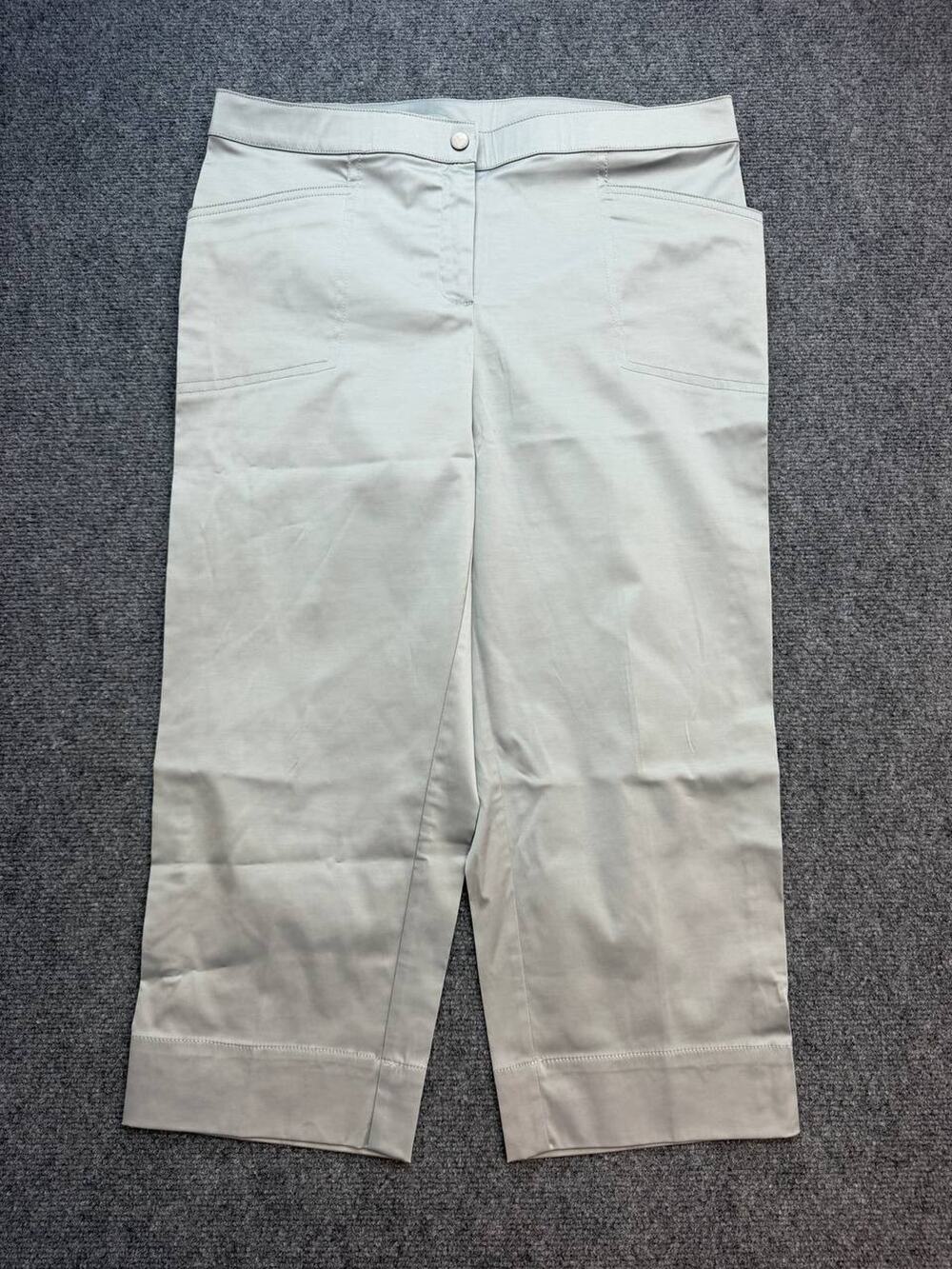 Chico’s Weekends Women’s Size 2 Light Sage Cotton Stretch Crop Pants